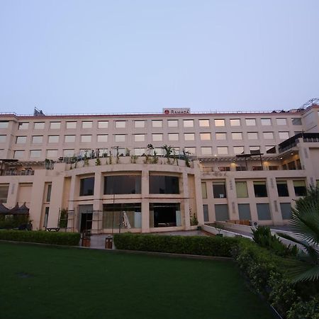 Hotel Ramada Neemrana Extérieur photo