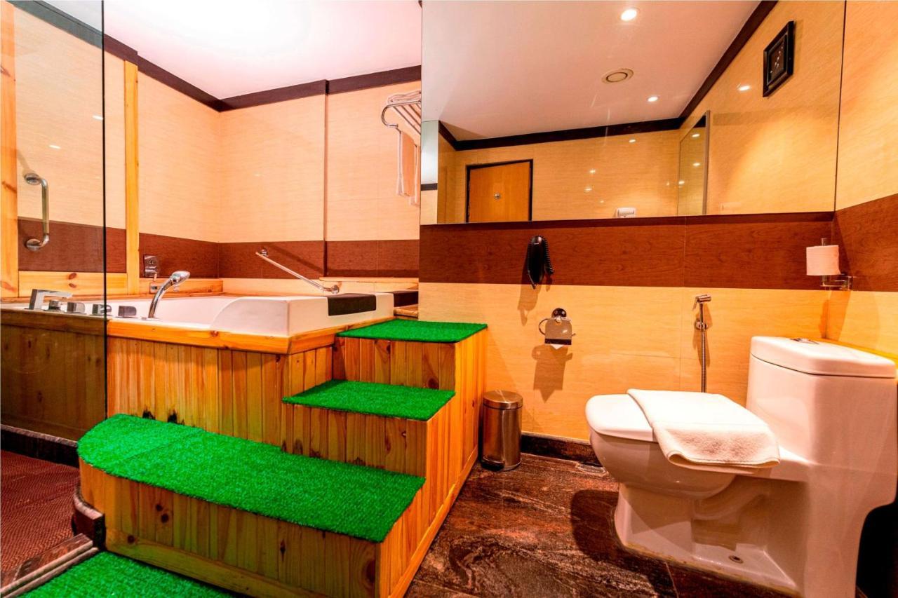 Hotel Ramada Neemrana Extérieur photo