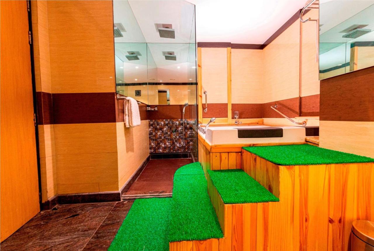 Hotel Ramada Neemrana Extérieur photo