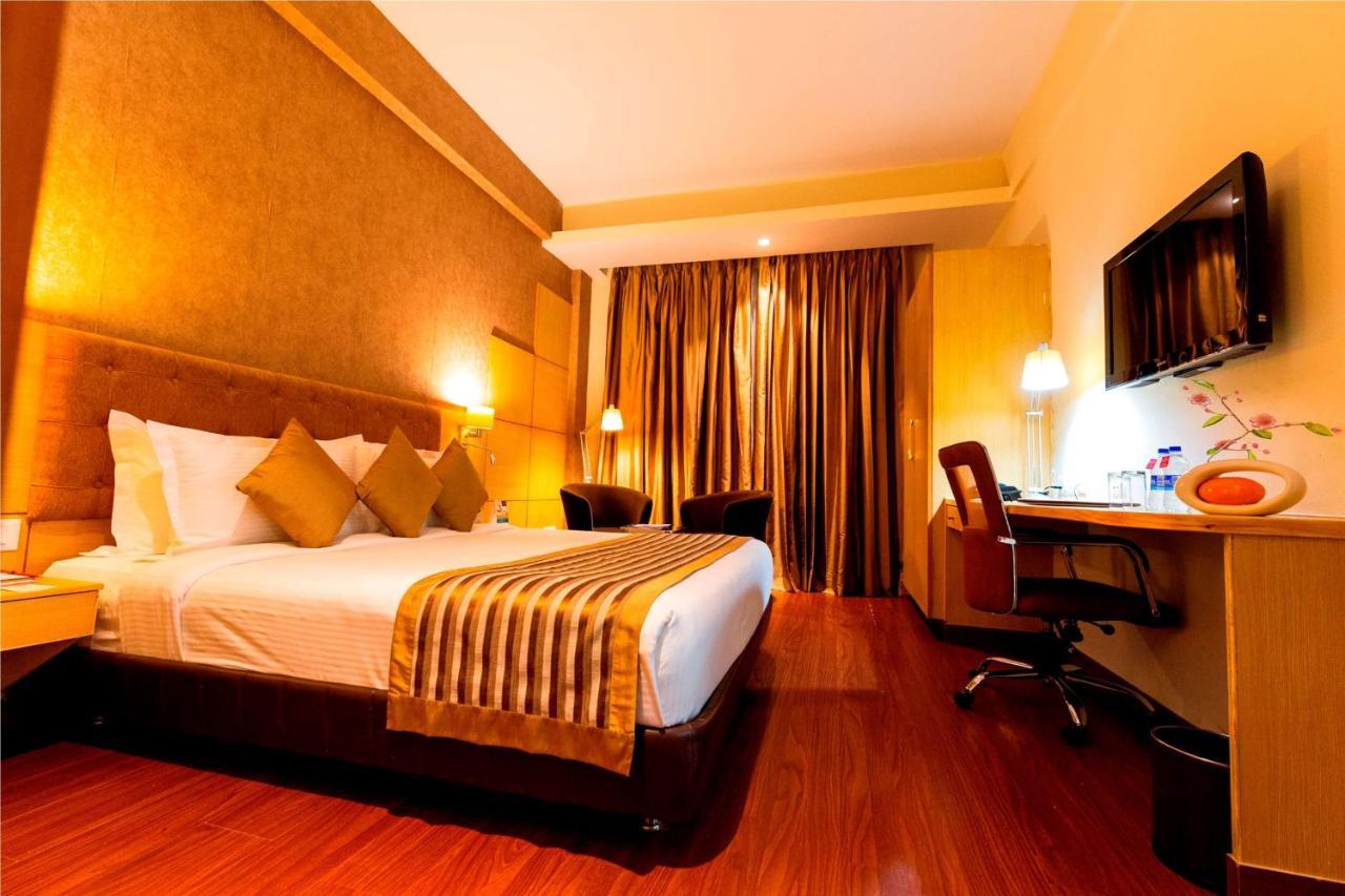 Hotel Ramada Neemrana Extérieur photo