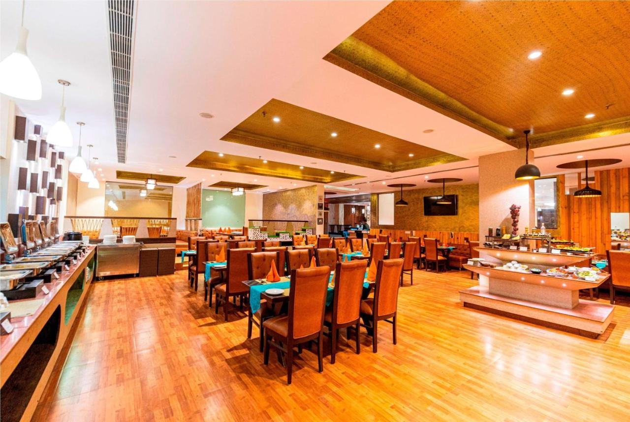 Hotel Ramada Neemrana Extérieur photo
