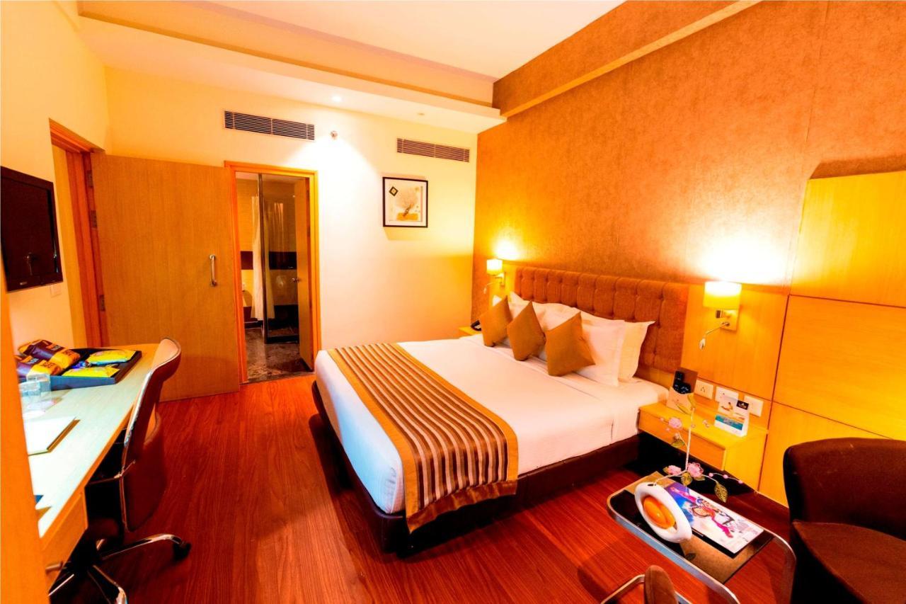 Hotel Ramada Neemrana Extérieur photo