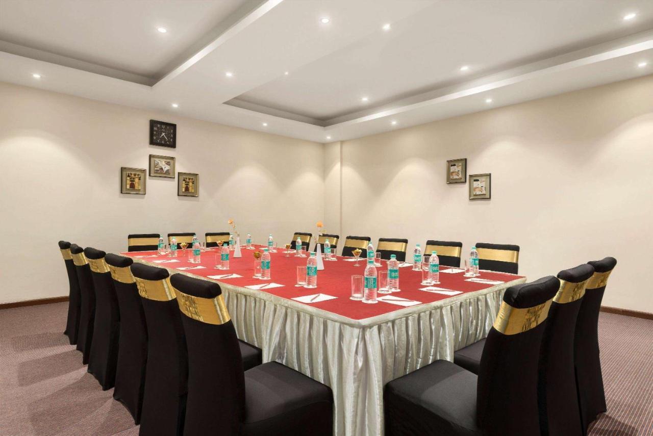 Hotel Ramada Neemrana Extérieur photo