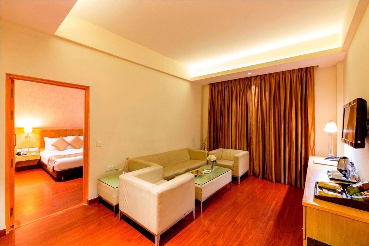 Hotel Ramada Neemrana Extérieur photo