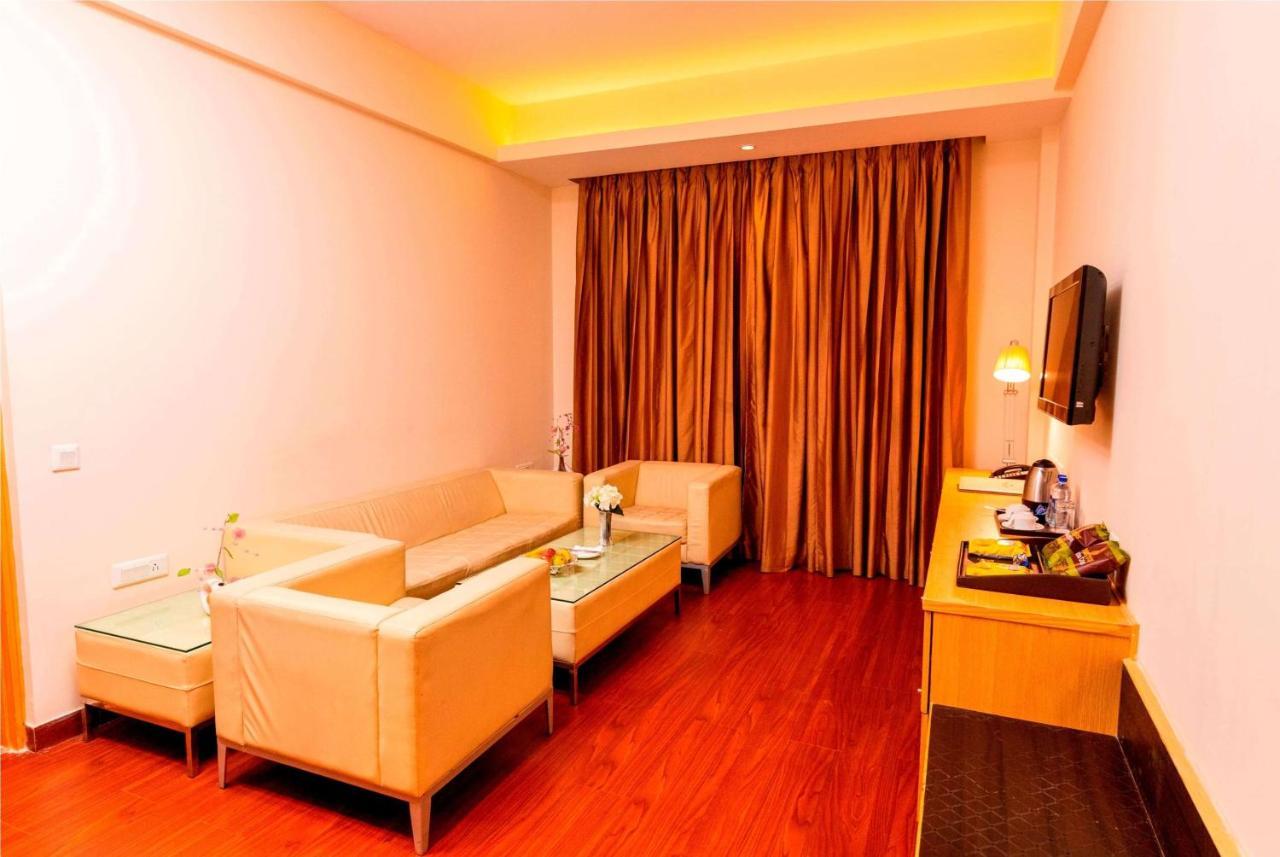 Hotel Ramada Neemrana Extérieur photo