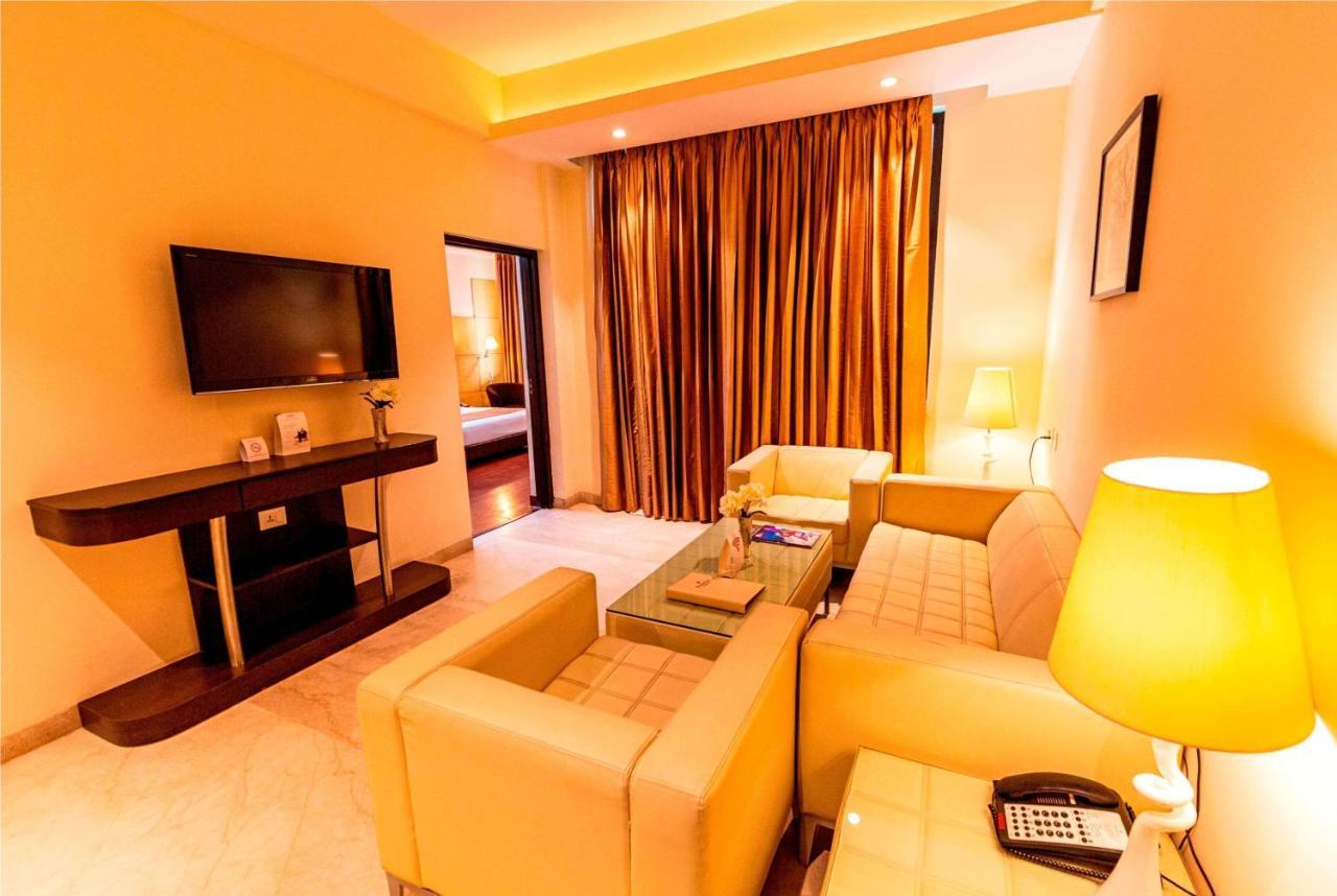 Hotel Ramada Neemrana Extérieur photo