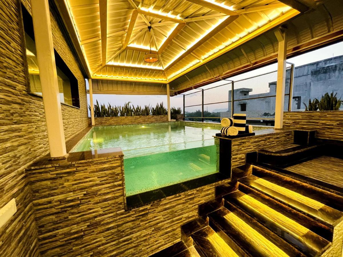 Hotel Ramada Neemrana Extérieur photo