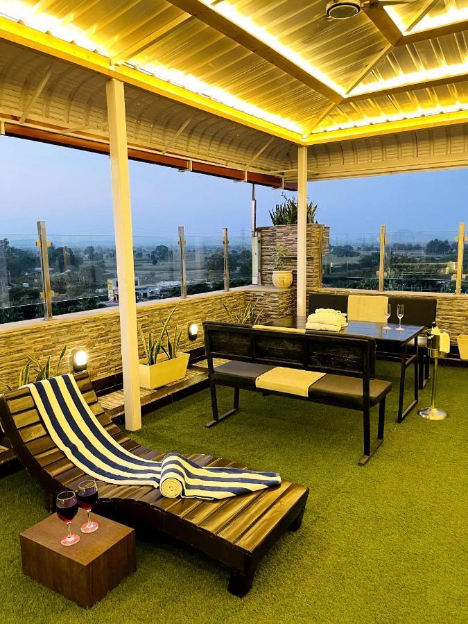 Hotel Ramada Neemrana Extérieur photo