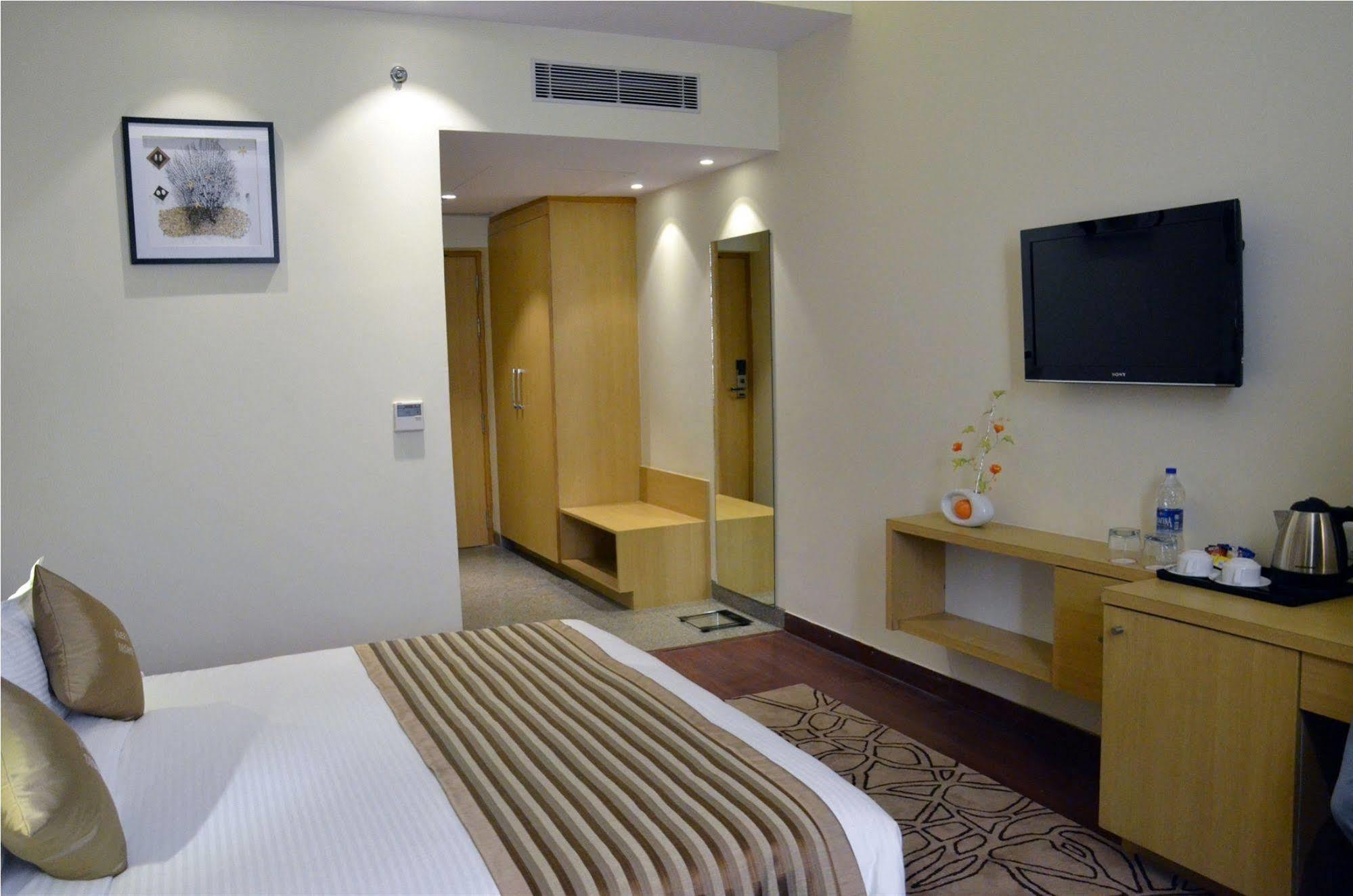 Hotel Ramada Neemrana Extérieur photo