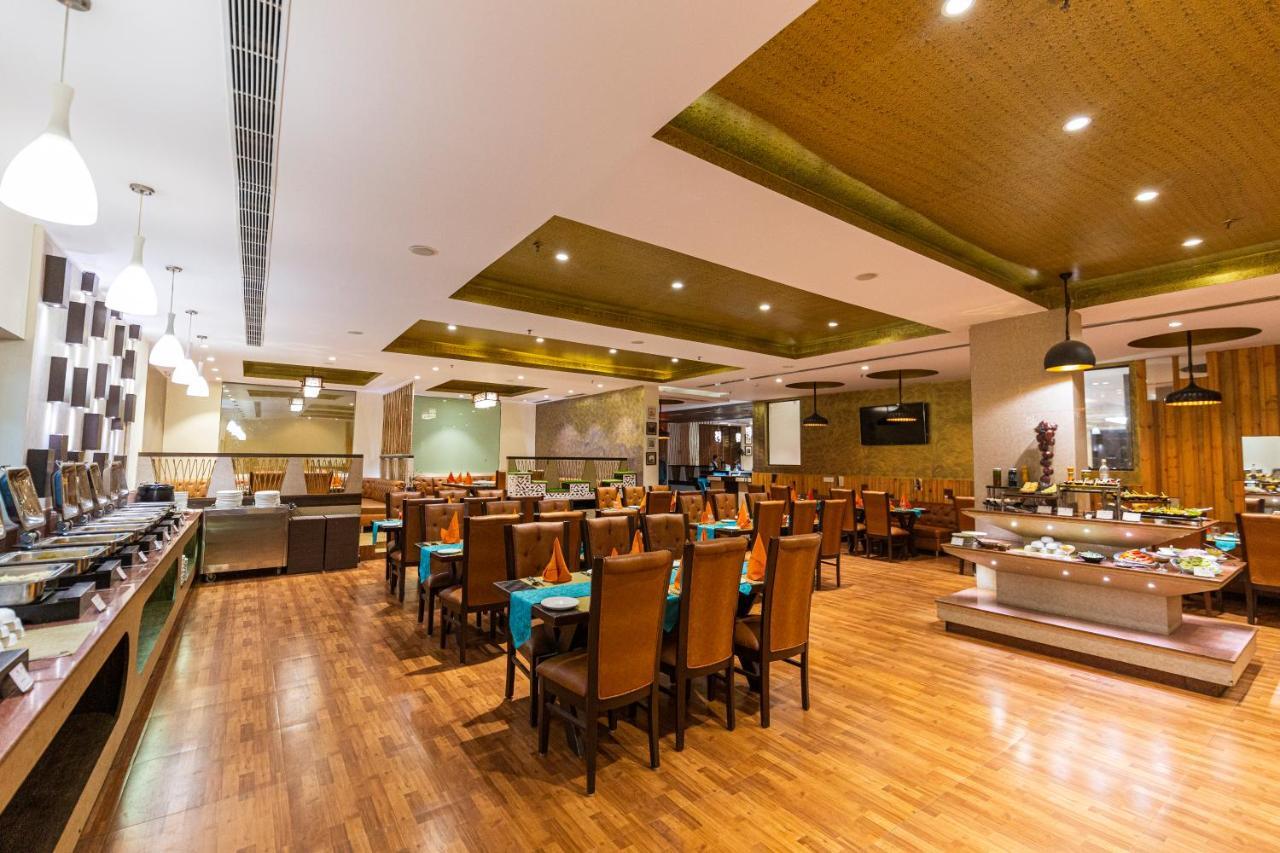 Hotel Ramada Neemrana Extérieur photo
