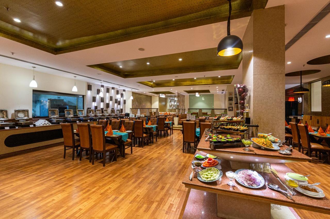 Hotel Ramada Neemrana Extérieur photo
