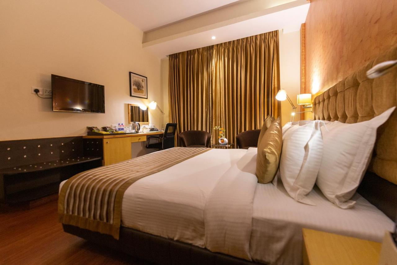 Hotel Ramada Neemrana Extérieur photo