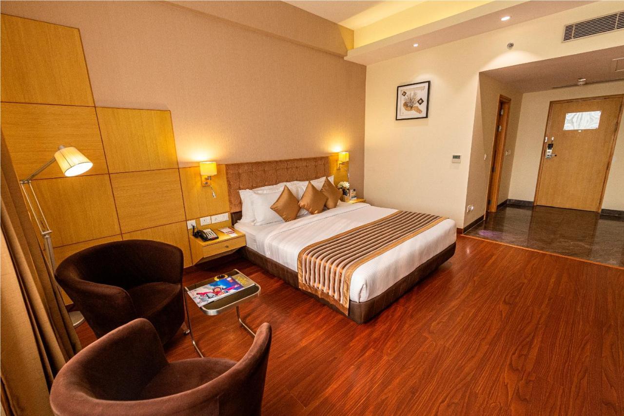 Hotel Ramada Neemrana Extérieur photo