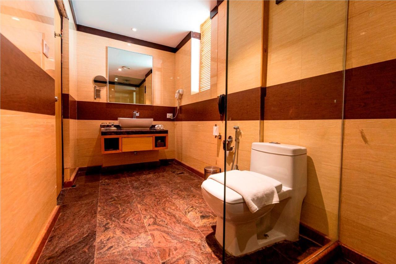 Hotel Ramada Neemrana Extérieur photo