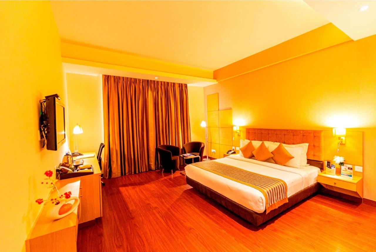 Hotel Ramada Neemrana Extérieur photo