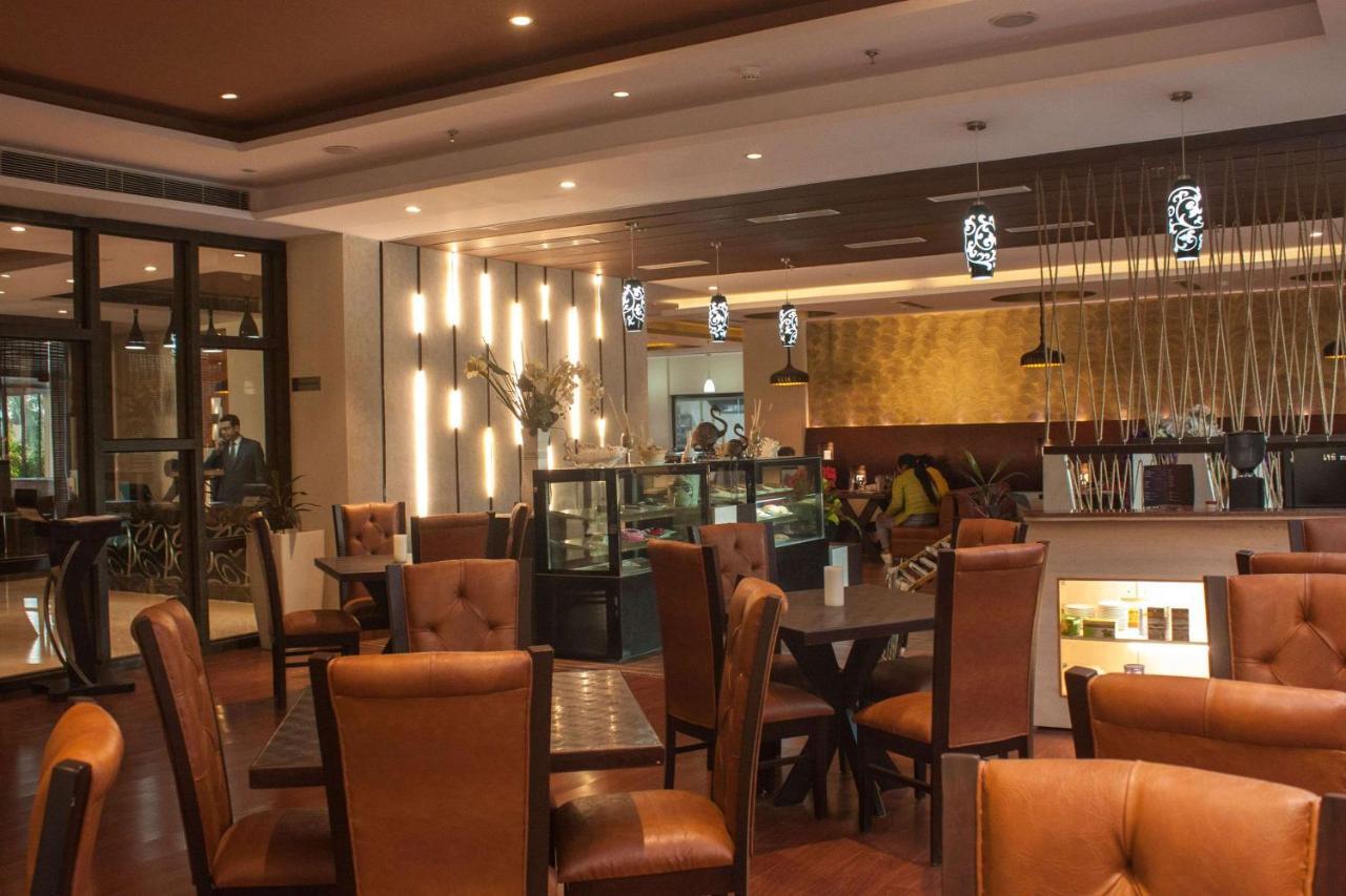 Hotel Ramada Neemrana Extérieur photo