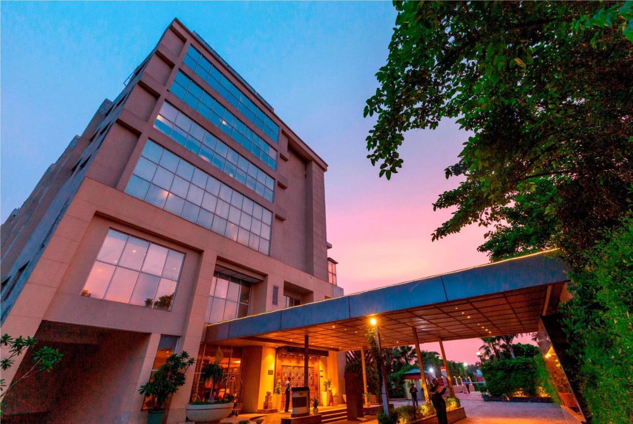 Hotel Ramada Neemrana Extérieur photo