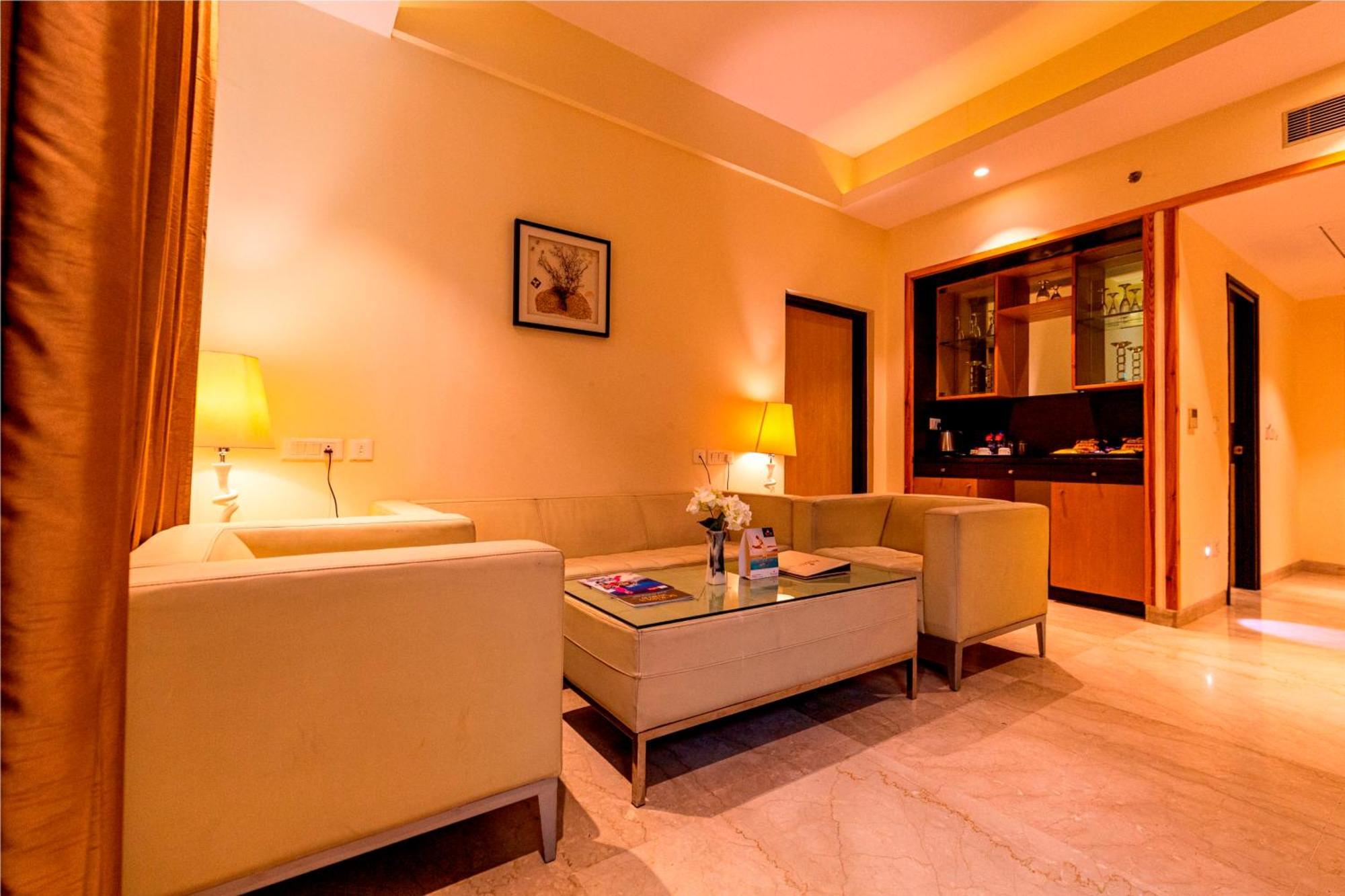 Hotel Ramada Neemrana Extérieur photo