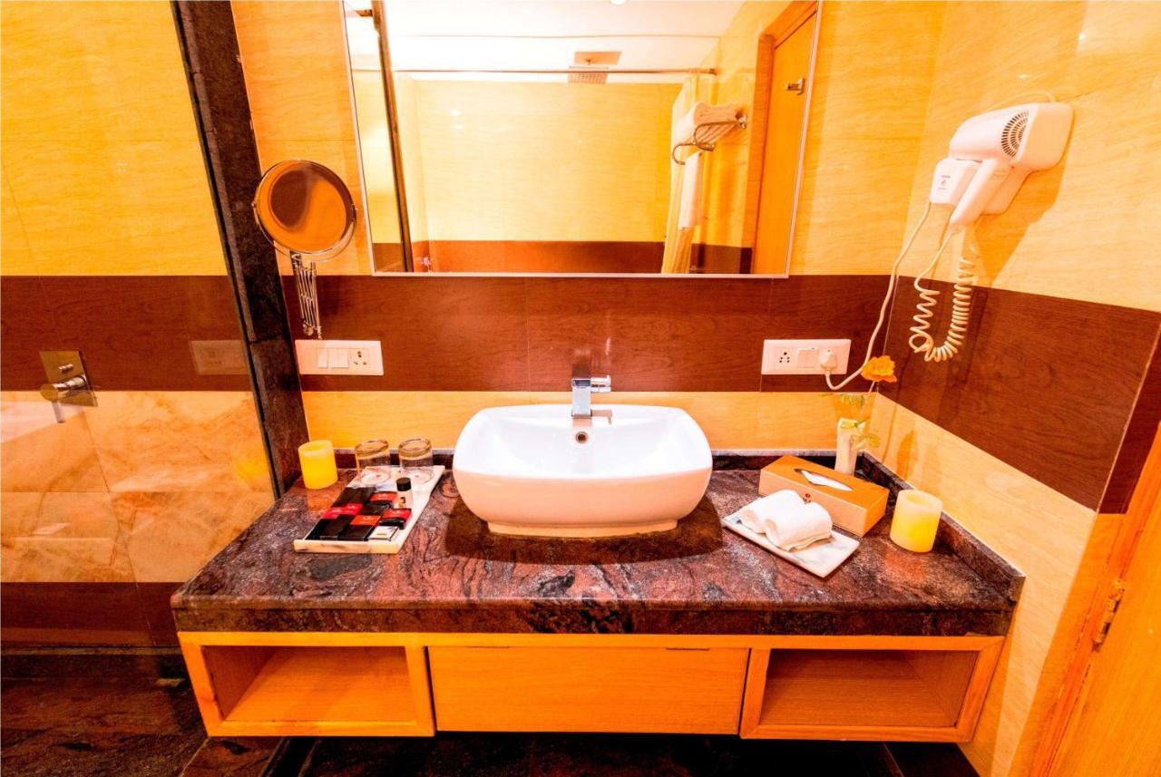 Hotel Ramada Neemrana Extérieur photo