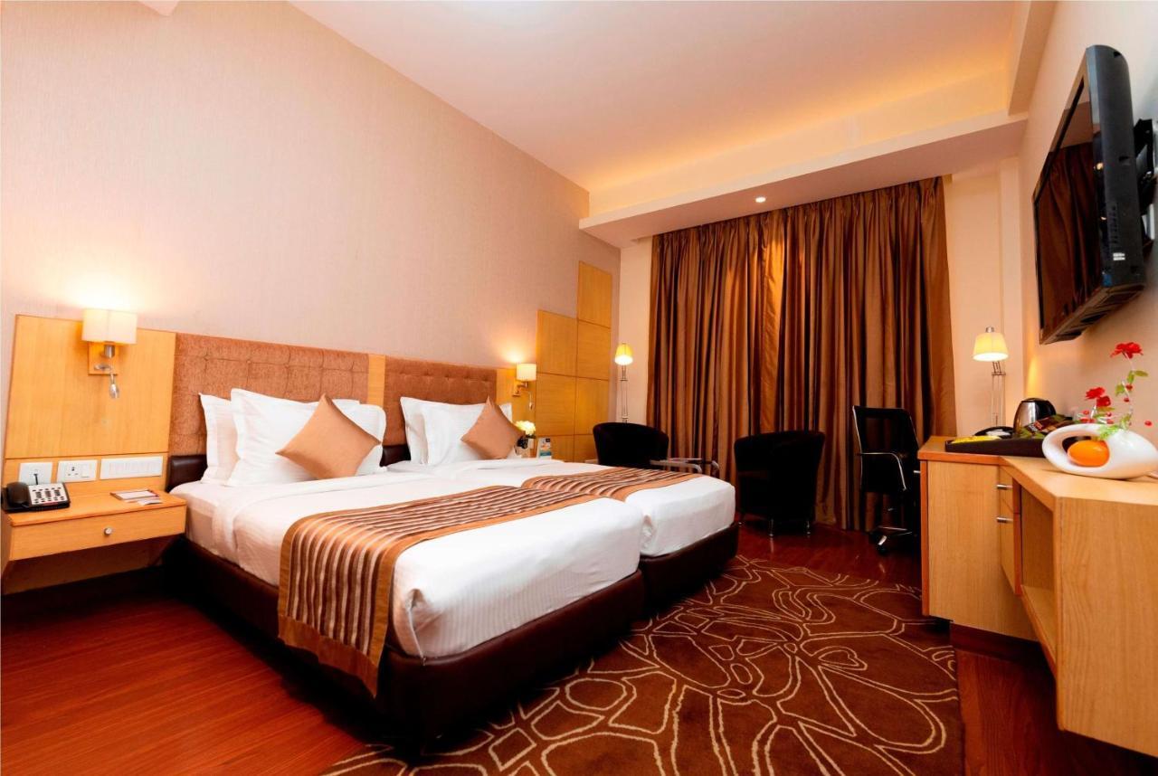Hotel Ramada Neemrana Extérieur photo